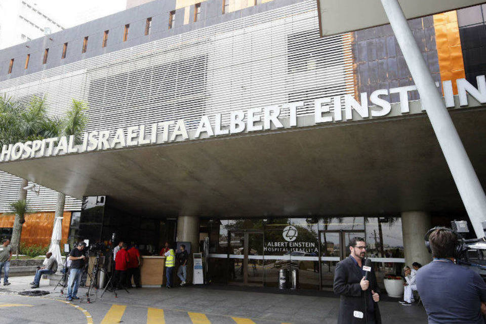 Entrada do Hospital Albert Einstein, onde Pelé está internado