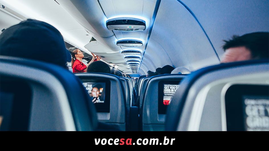 COMPETÊNCIAS NÃO-TÉCNICAS NAS AVALIAÇÕES DE PILOTOS DE LINHA AÉREA EM  SIMULADORES DE VOO