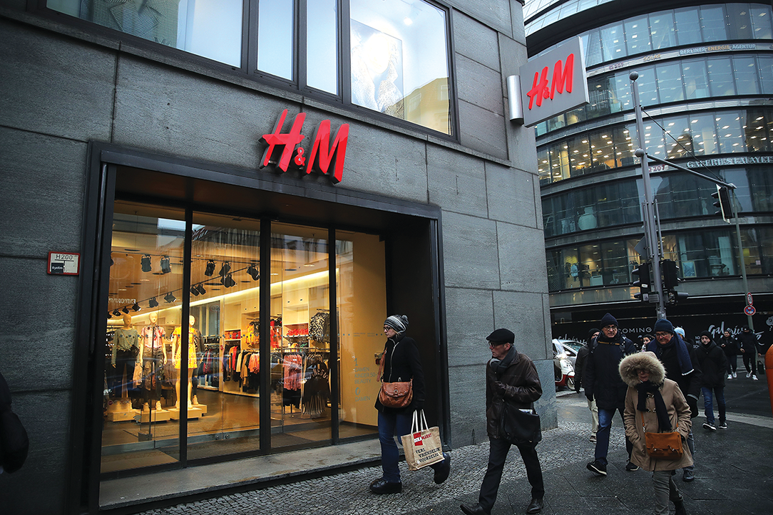 Varejista H&M leva multa milionária por espionar funcionários na Alemanha