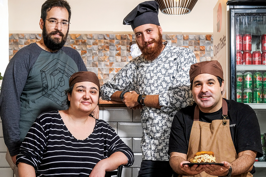 Juntos, Joanna Ibrahim, o cozinheiro mexicano Jesus Pasillas, o chef Jonathan Thomaz e o empresário Paulo Humaitá.