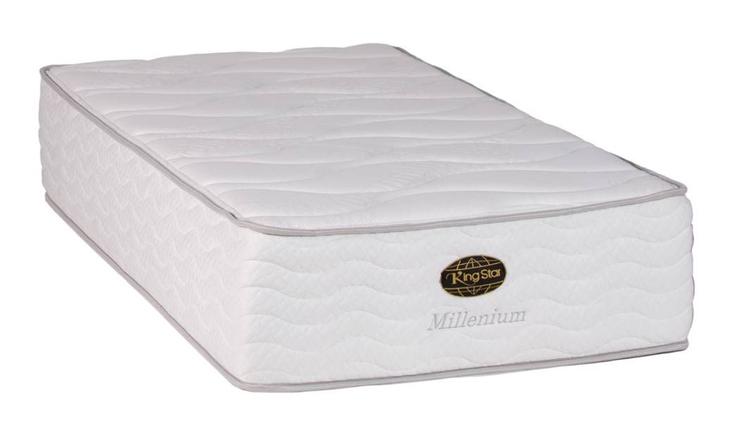 <strong>Millenium King:</strong> vem com molas de aço Superlastic, as mais resistentes do mercado, para suportar até 150 quilos em cada lado. Além disso, tem uma camada extra de conforto, o Pillow Top, robusto e revestido com espuma de alta durabilidade (D40).