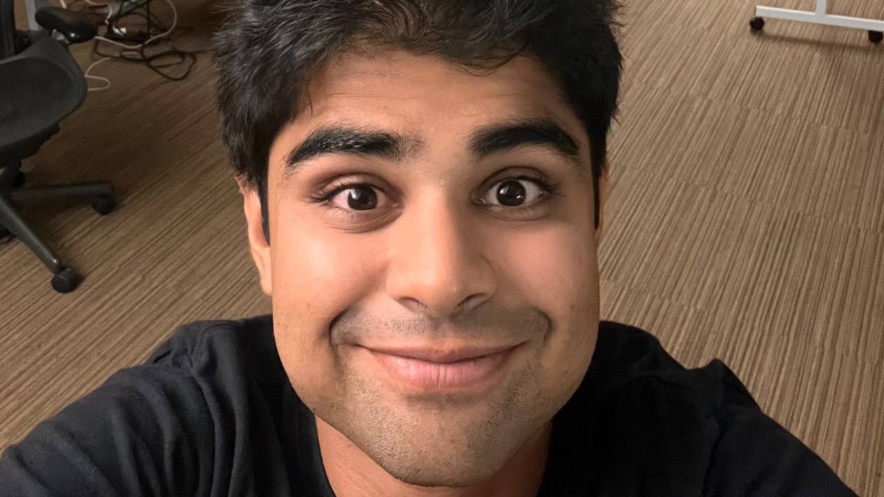 Imagem do jovem empresário Daksh Gupta.