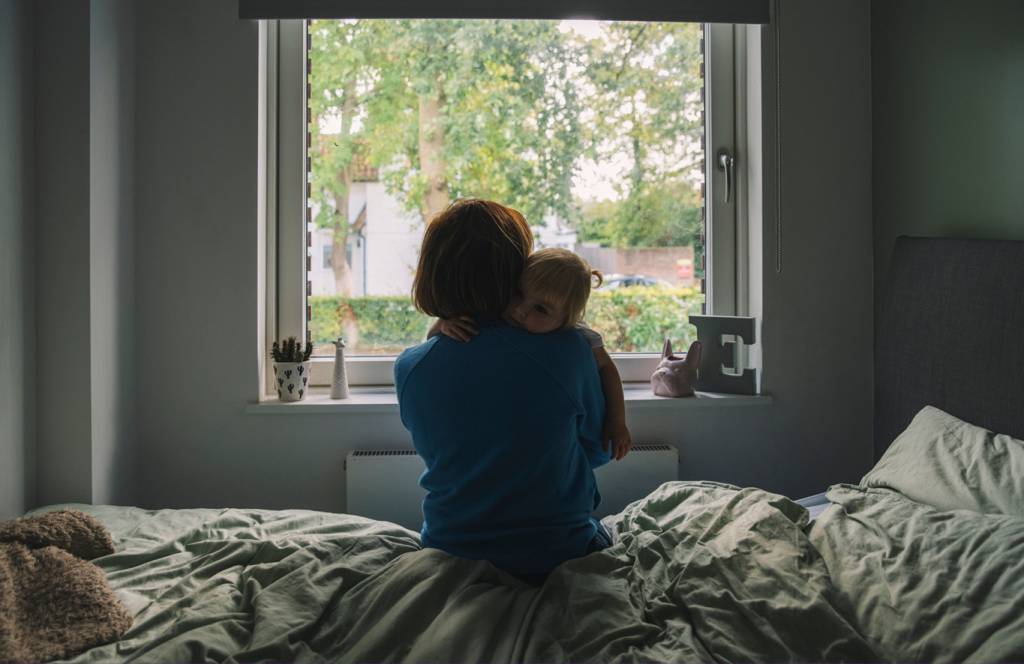 81% das mães solteiras já precisaram recorrer a algum tipo de trabalho informal para complementar a renda