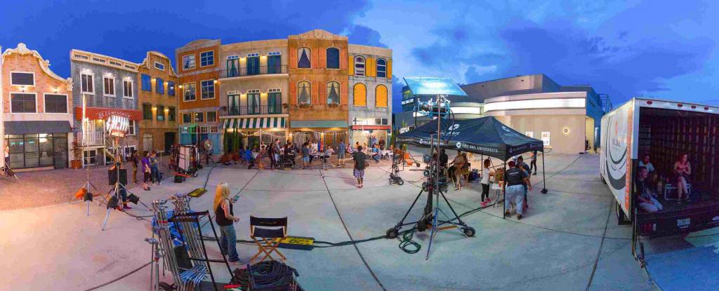 Estúdio de gravação externo da Full Sail University em Orlando, na Flórida. backlot full sail